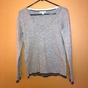 Gorgeous gray cashmere blend sweater w/black cuffs